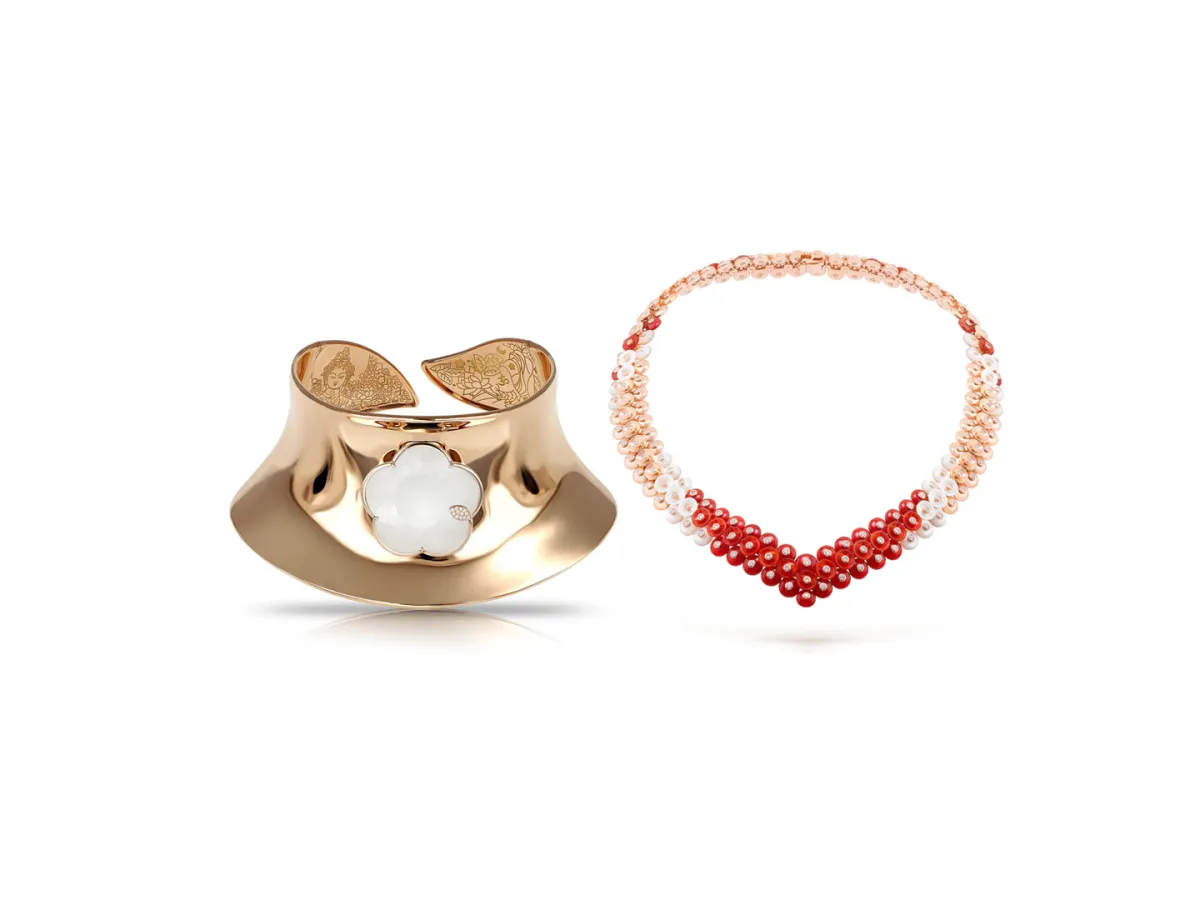 عقود فاخرة من الذهب المرصوف بالألماس والأحجار الكريمة