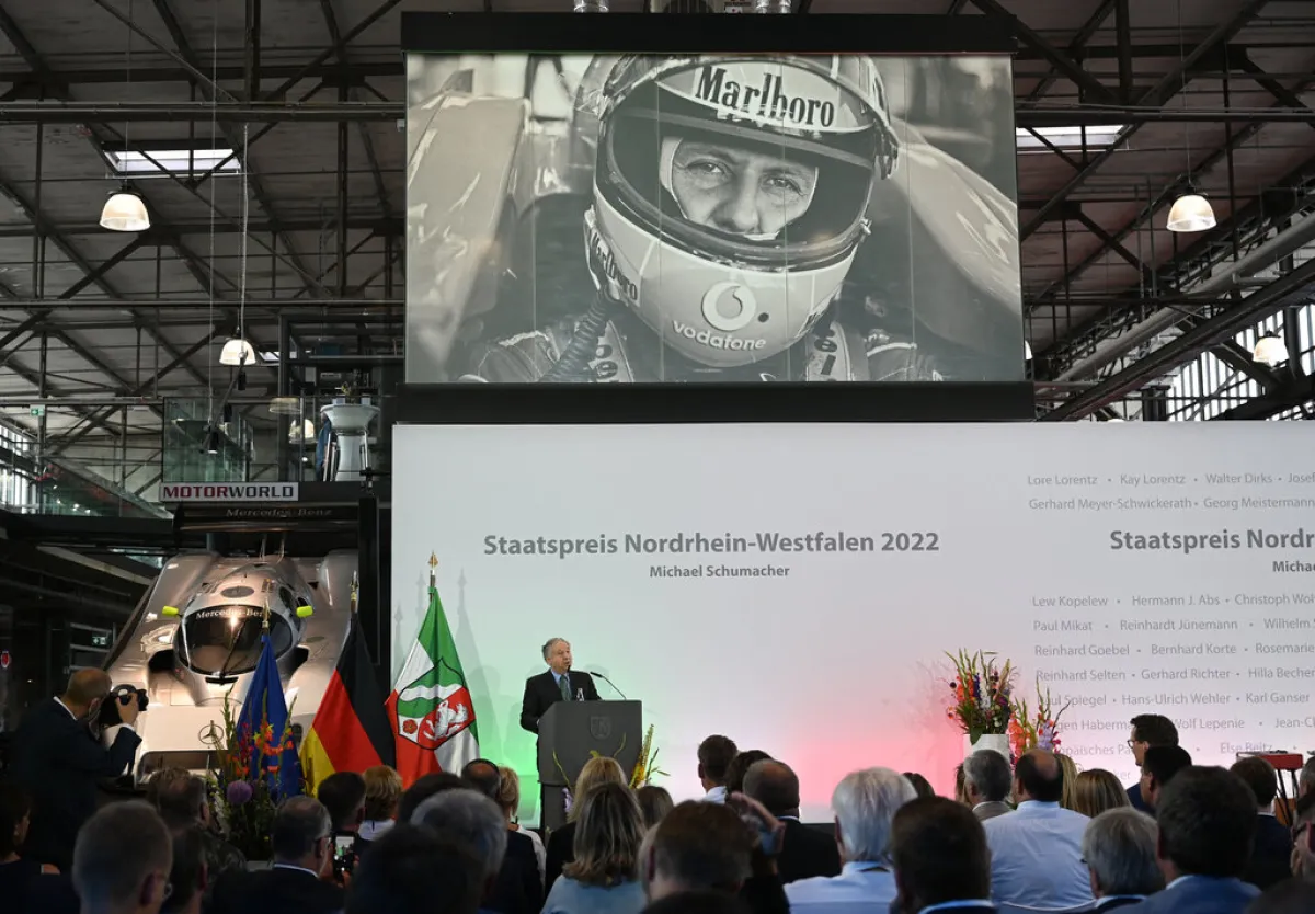 تكريم مايكل شوماخر  Michael Schumacher في حفل  Motorworld Koeln (مصدر الصورة:  INA FASSBENDER / AFP)