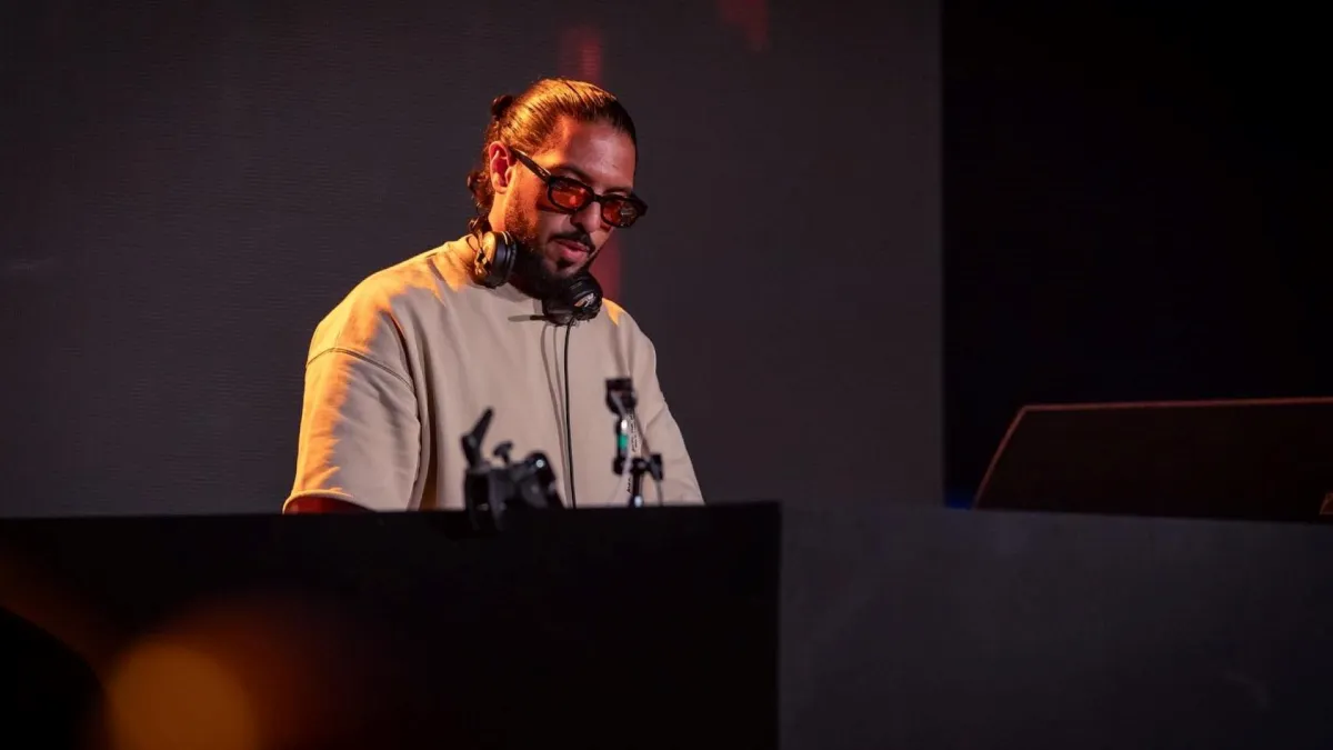 - الصورة من المركز الاعلامي لبنش مارك DJ DishDash