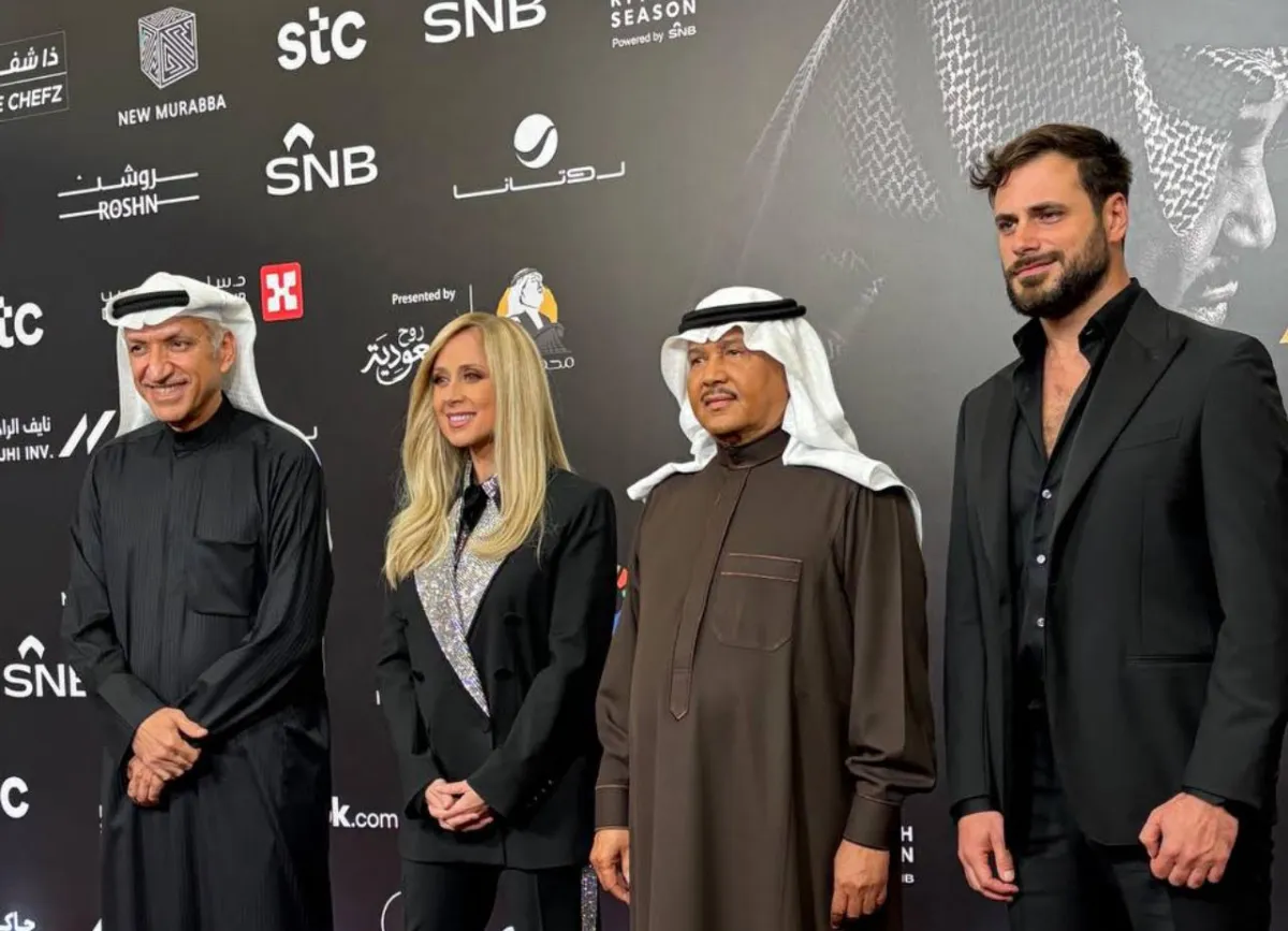 محمد عبده ولارا فابيان مع سالم الهندي من حفل صوت الوطن - تصوير زكية البلوشي