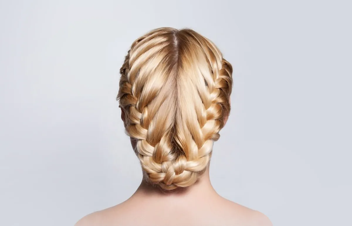 شابة ألمانية تغزل من شعرها ضفائر مذهلة