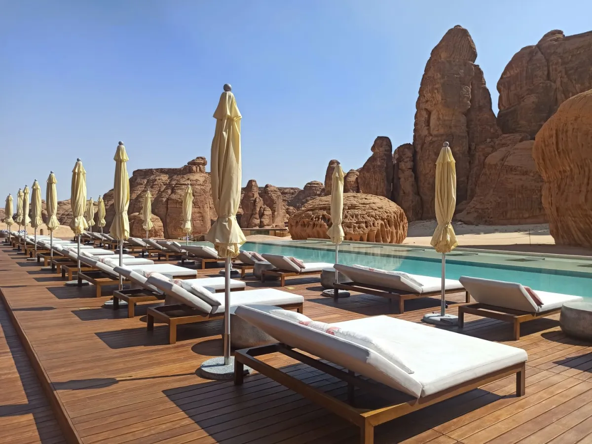 منتجع هابيتاس العلا.. إقامة فاخرة في قلب الصحراء