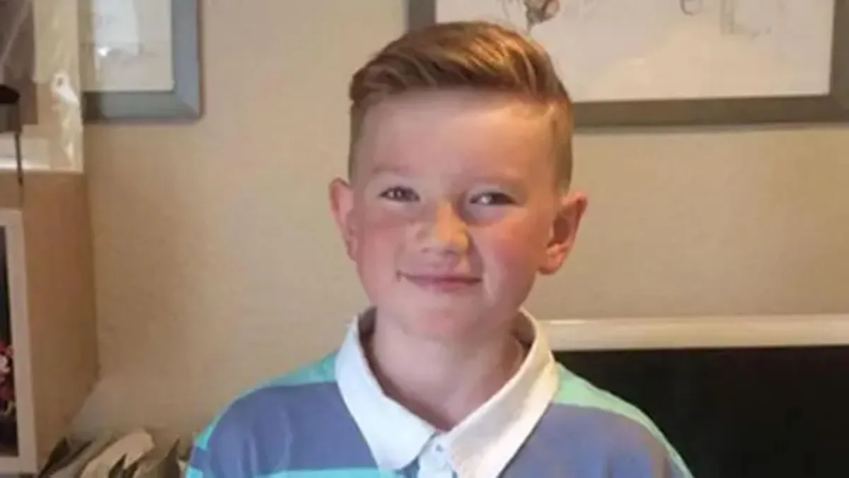 فتى بريطاني يعود بعد 6 سنوات من فقدانه في فرنسا.. ما القصة؟