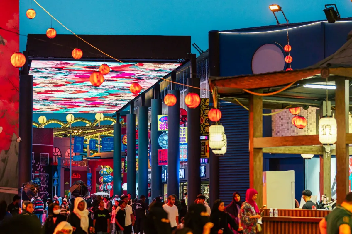 تتيح منطقة اليابان الفرصة أمام الزوار للتعرف على التاريخ والثقافة لهذا البلد العريق 