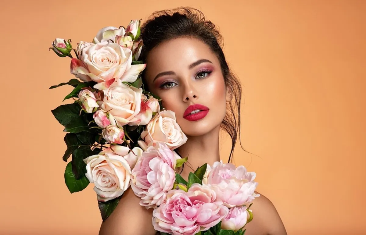  إطلالات مكياج جديدة لاستقبال 2024 وحيل جمالية تبرز ملامحك 