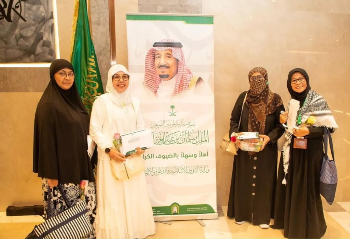 وصول الدفعة الـ 15 من ضيوف خادم الحرمين لبرنامج العمرة والزيارة للمدينة المنورة - الصورة من وزارة الشؤون الإسلامية والدعوة عبر موقعها الرسمي