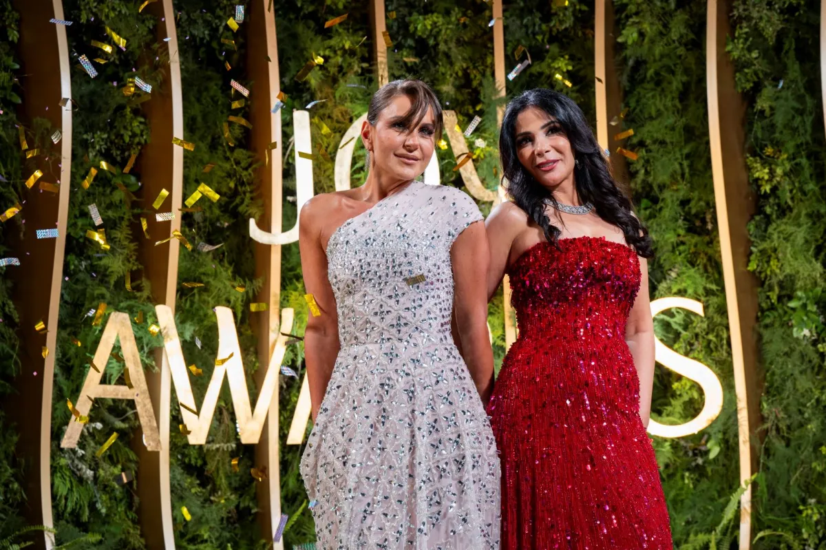 منى زكي وديمة قندلفت. مصدر الصورة: المركز الإعلامي لـ MBC