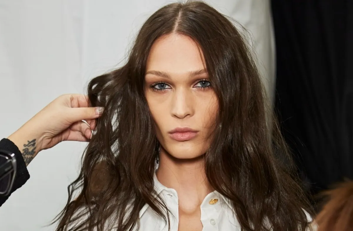تسريحة شعر طويل متدرج من عرض دار Elisabetta Franchi - الصورة من Launchmetrics/Spotlight©