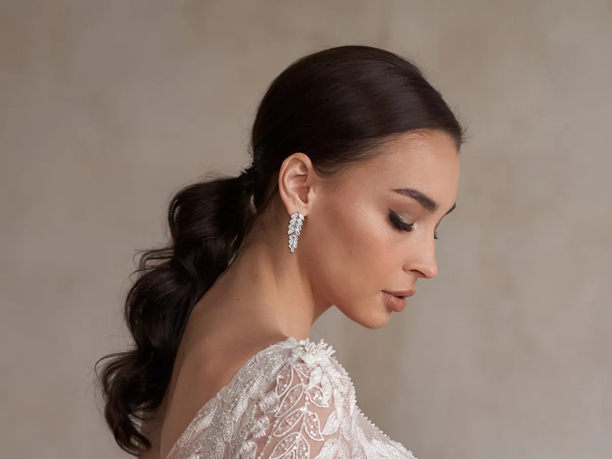  تسريحات شعر ذيل الحصان لعروس 2024 لإطلالة عصرية وأنيقة