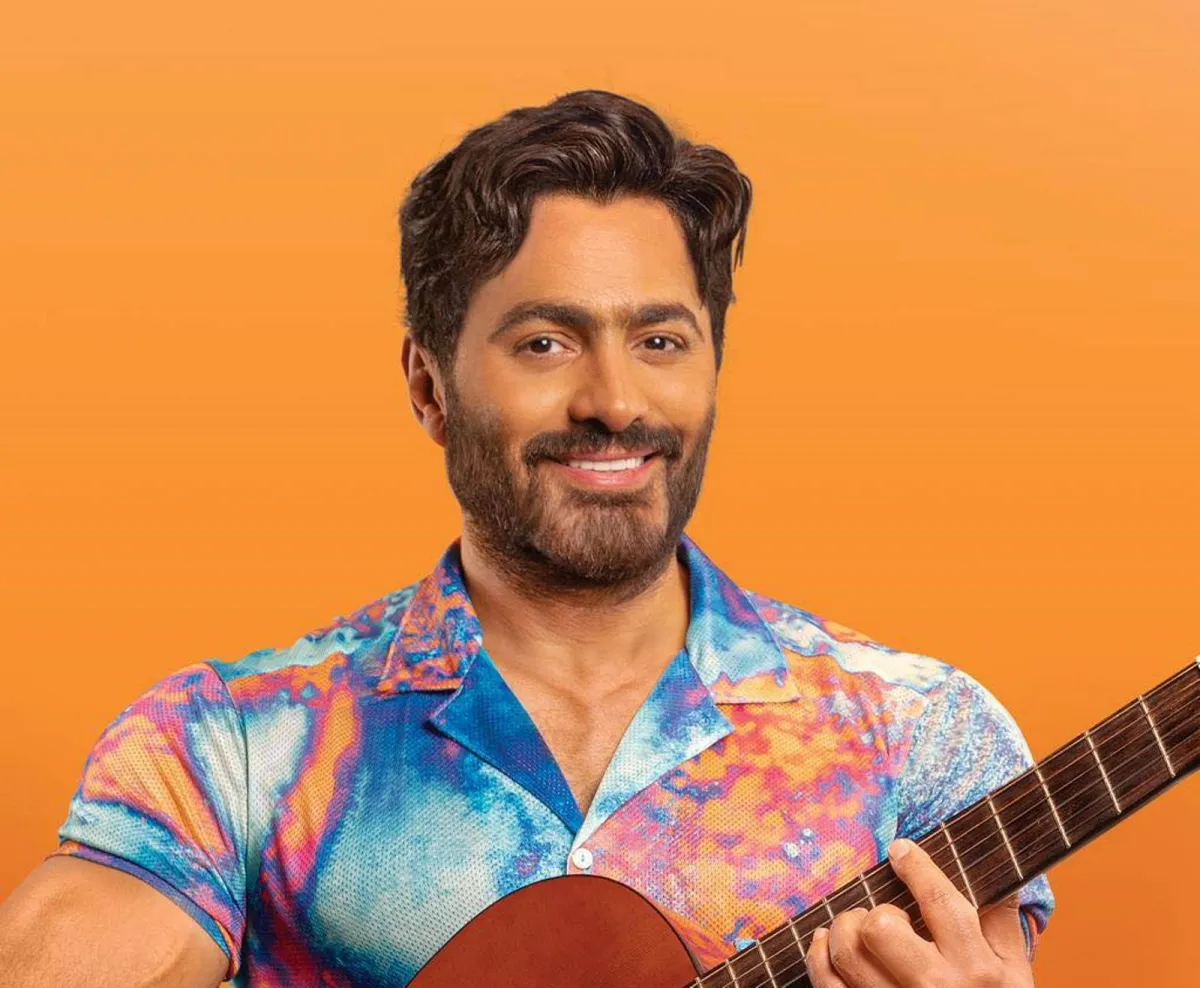 الصورة من صفحة تامر حسني على الفيس بوك