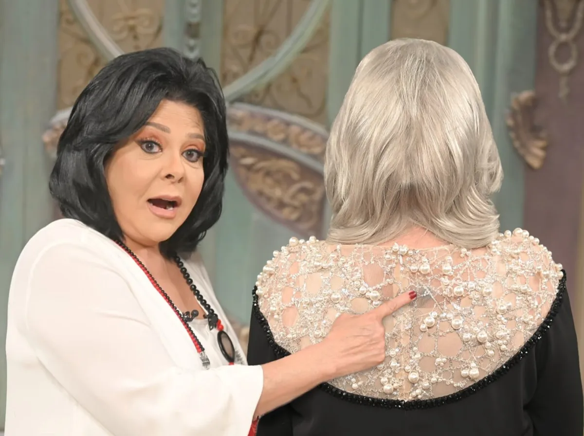 الصورة من صفحة إسعاد يونس على الفيس بوك