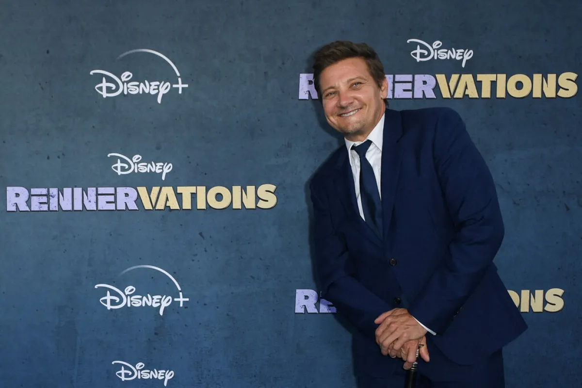 جيريمي رينر Jeremy Renner في فيلم "Rennervations" (مصدر الصورة:  VALERIE MACON / AFP)