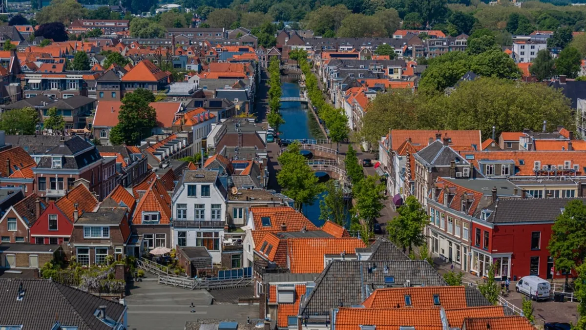 رحلة سياحية إلى مدينة دلفت 