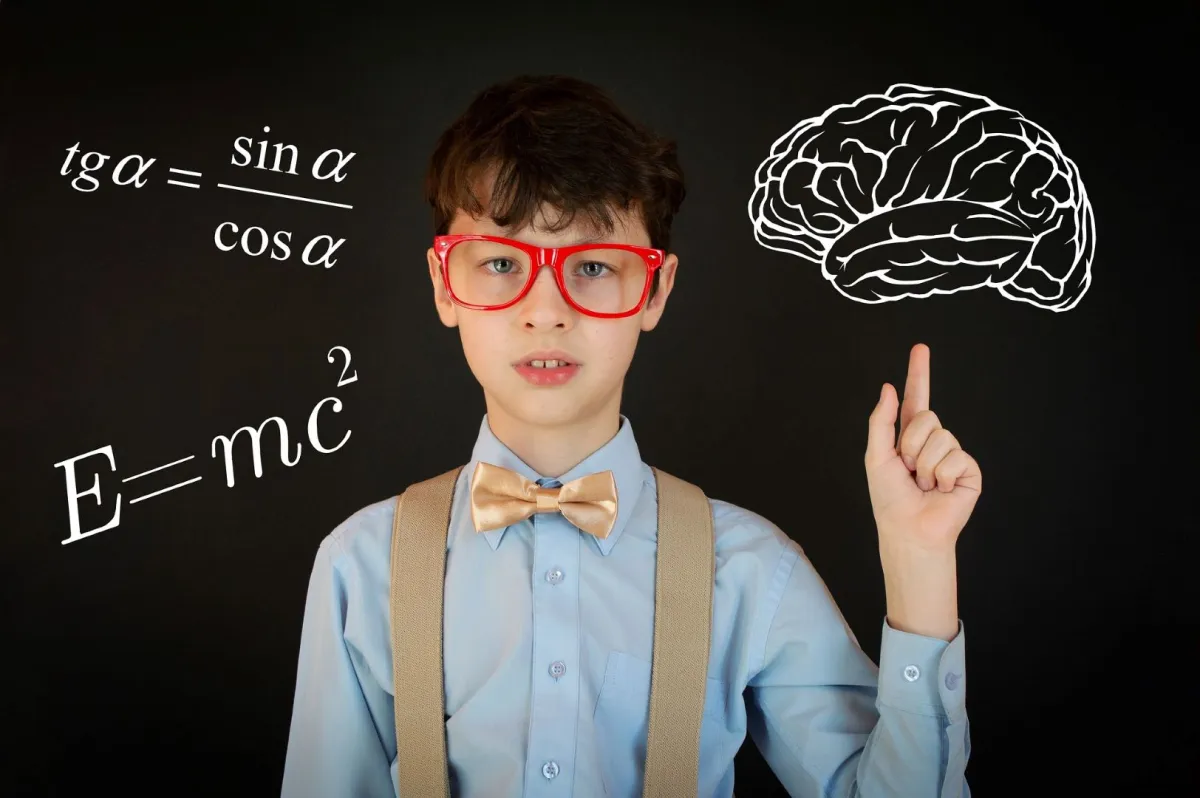 صورة طفل عبقري 