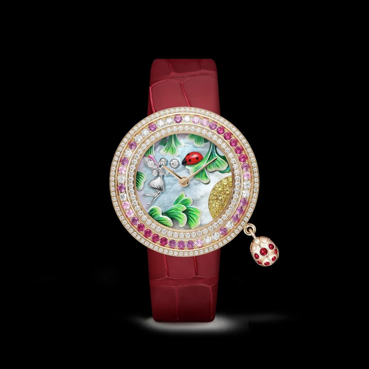 ساعة ذهب مرصوفة بالألماس والياقوت وعرق اللؤلؤ من فان كليف أند آربلز