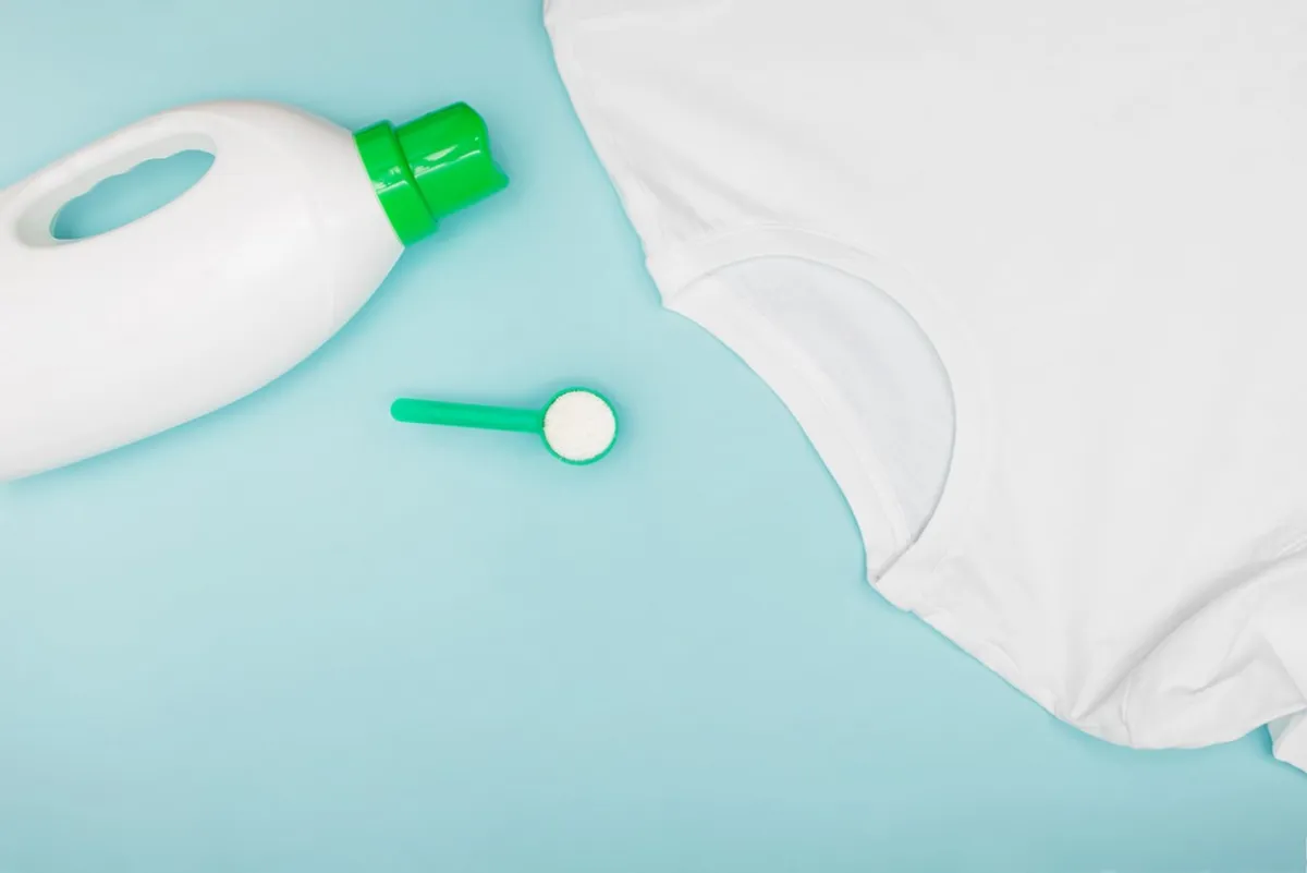 طرق لجعل الملابس ناصعة البياض