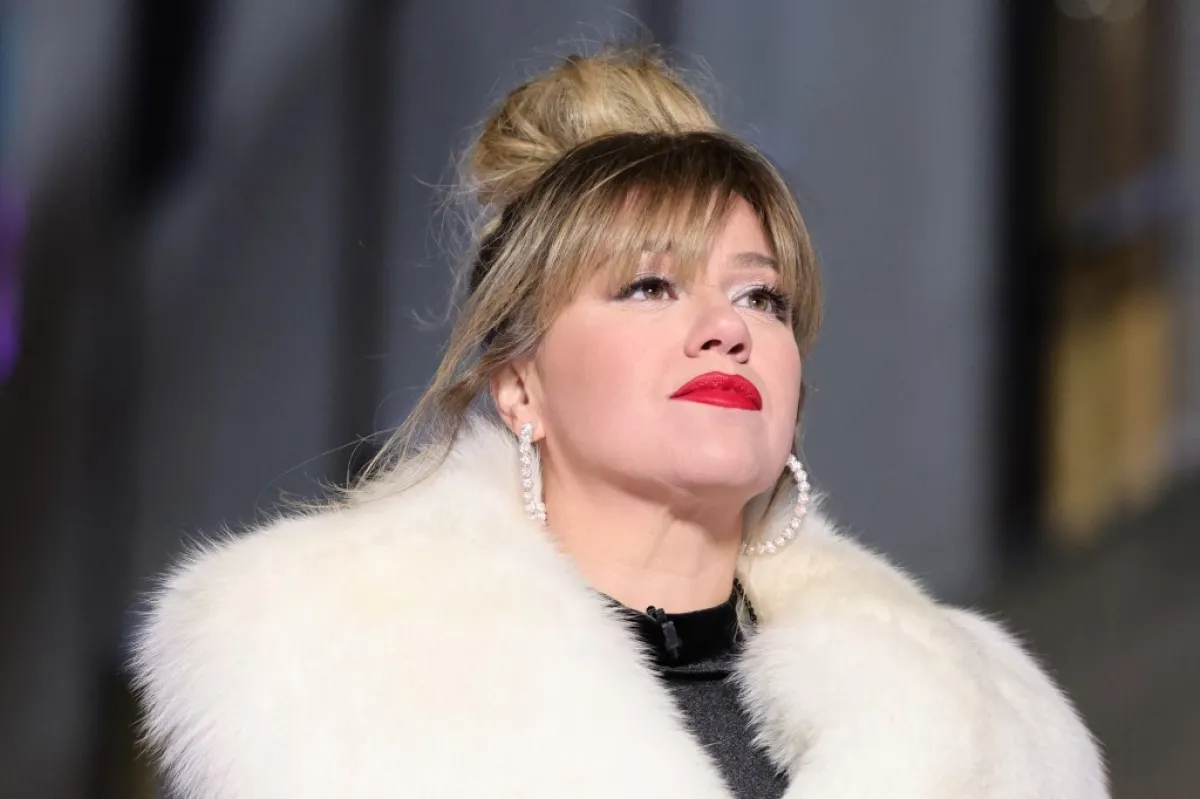  ​​كيلي كلاركسون Kelly Clarkson في حفل الكريسماس الذي أقيم في Rockefeller ( مصدر الصورة:  Arturo Holmes / GETTY IMAGES NORTH AMERICA / Getty Images via AFP)