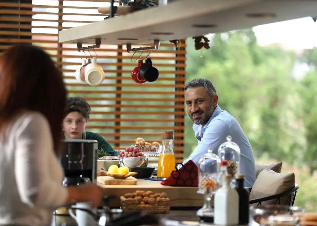 من كواليس الخائن -الصورة من المركز الاعلامي ل ام بي سي