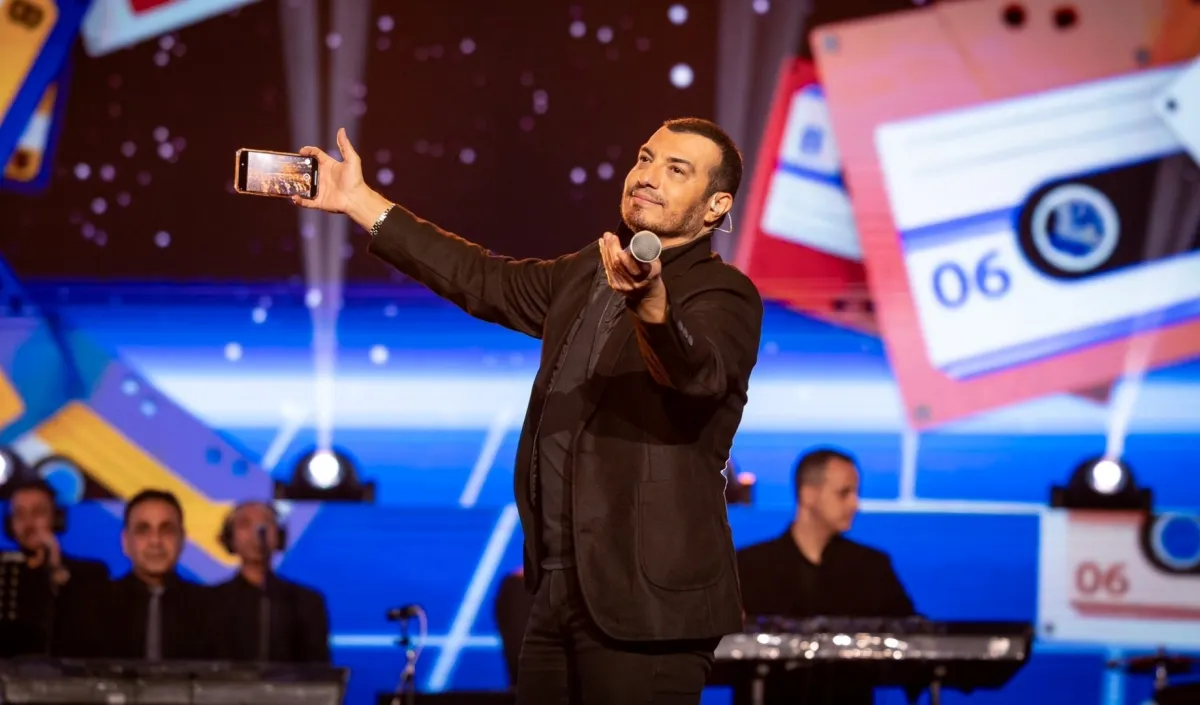 إيهاب توفيق الصورة من المركز الاعلامي ل بنش مارك