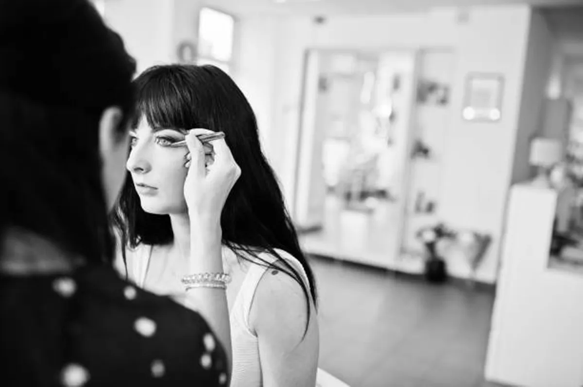 تفسير حلم تكحيل العين بالكحل الأسود