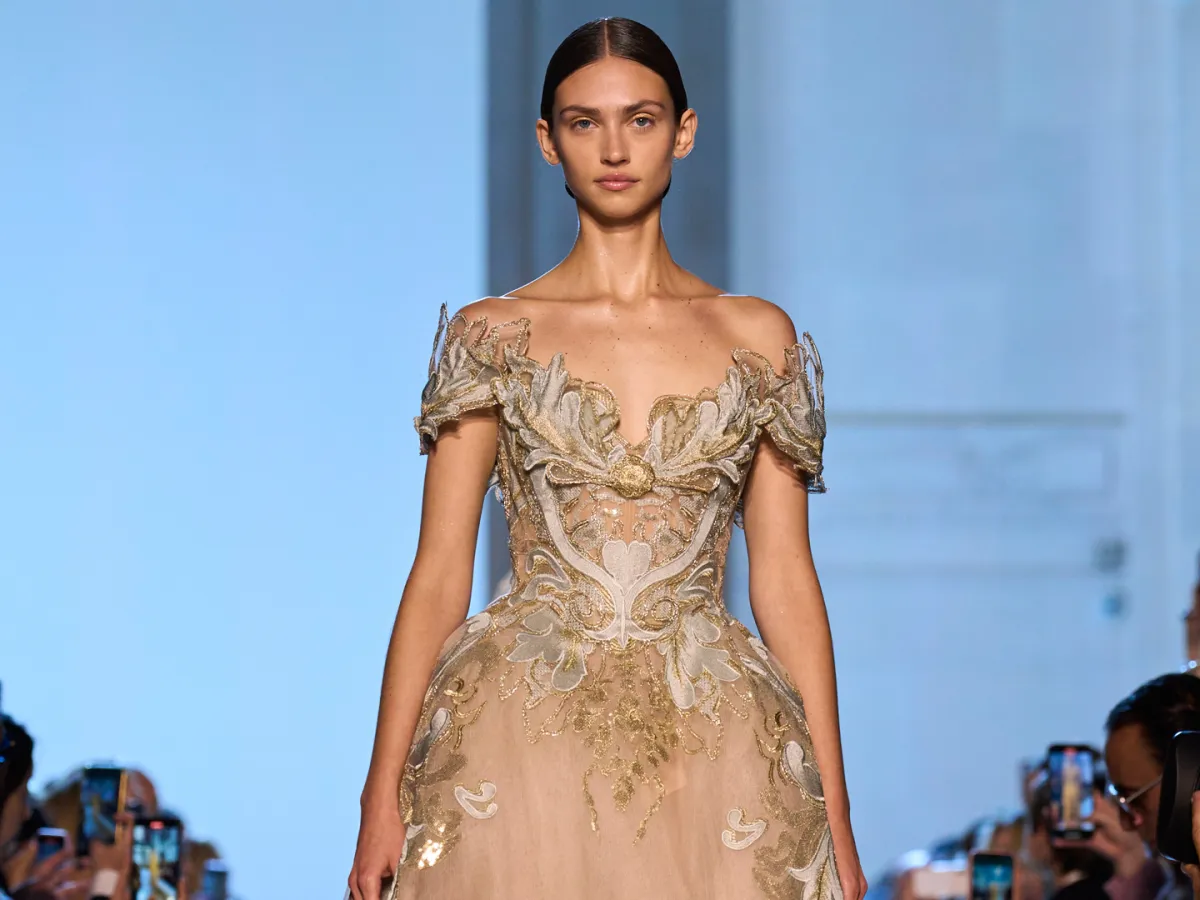 فستان من توقيع Elie Saab 