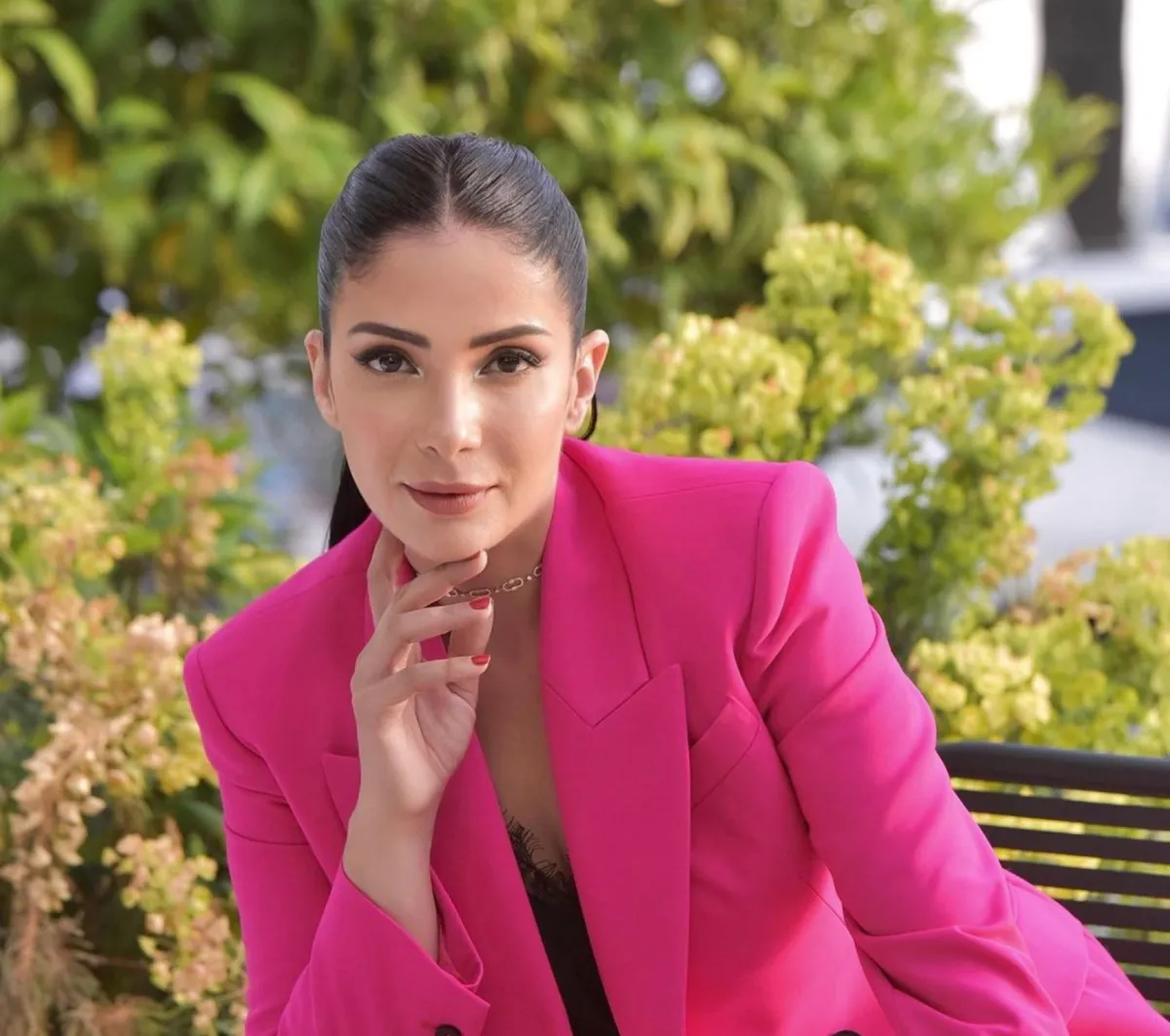 الصورة من حساب منى زكي على انستغرام