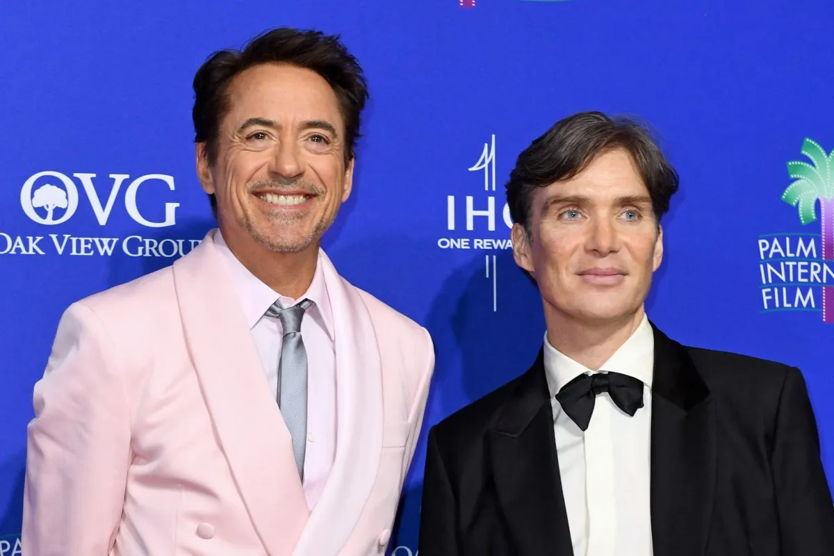 كيليان مورفي وروبرت داوني جونيور  Cillian Murphy and Robert Downey Jr في حفل جوائز Palm Springs (مصدر الصورة:  VALERIE MACON / AFP)
