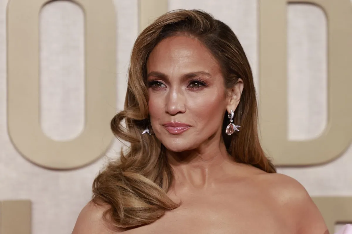 مكياج وتسريحات شعر النجمات في حفل جوائز غولدن غلوب 2024