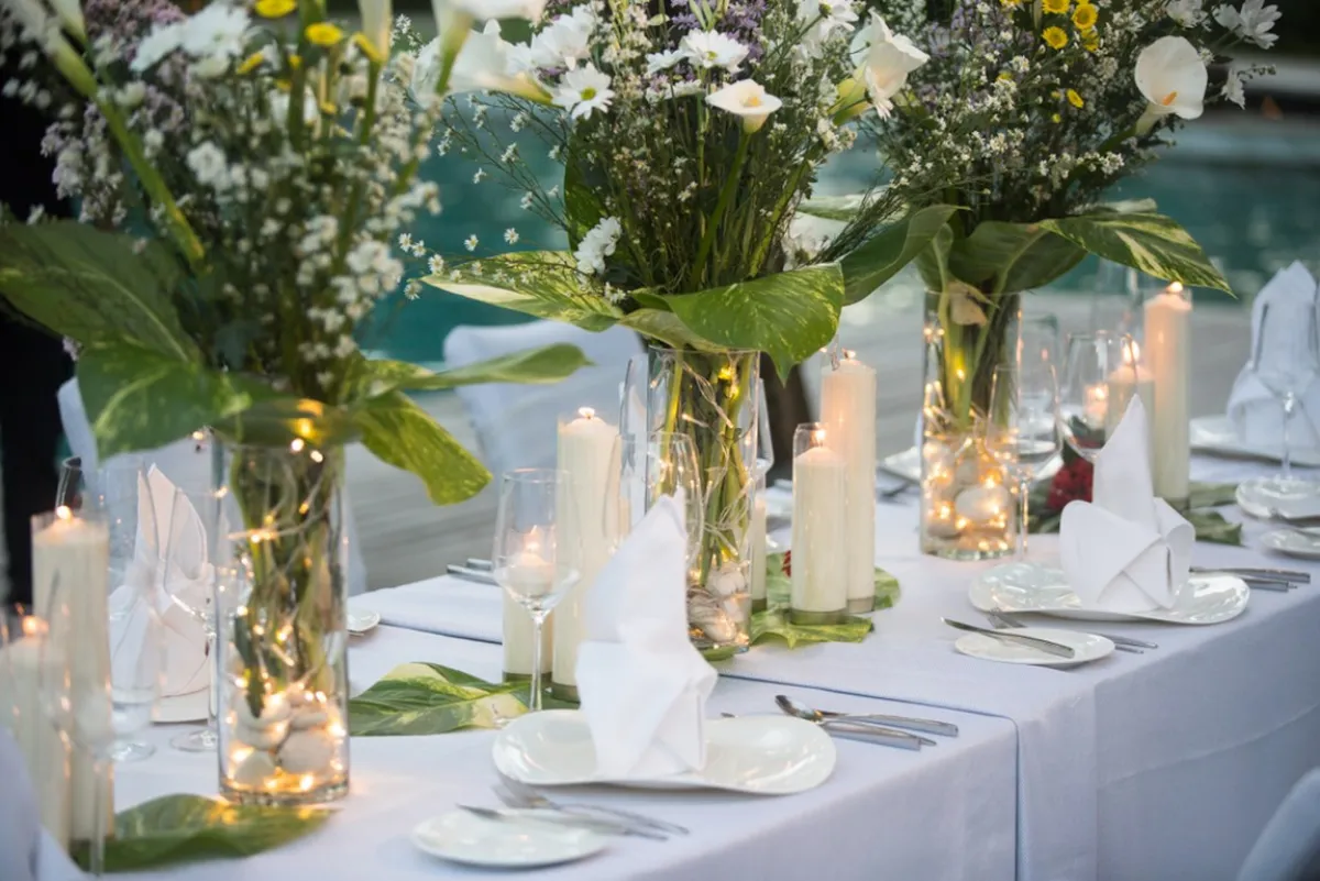 الأبيض يميز ديكور العرس