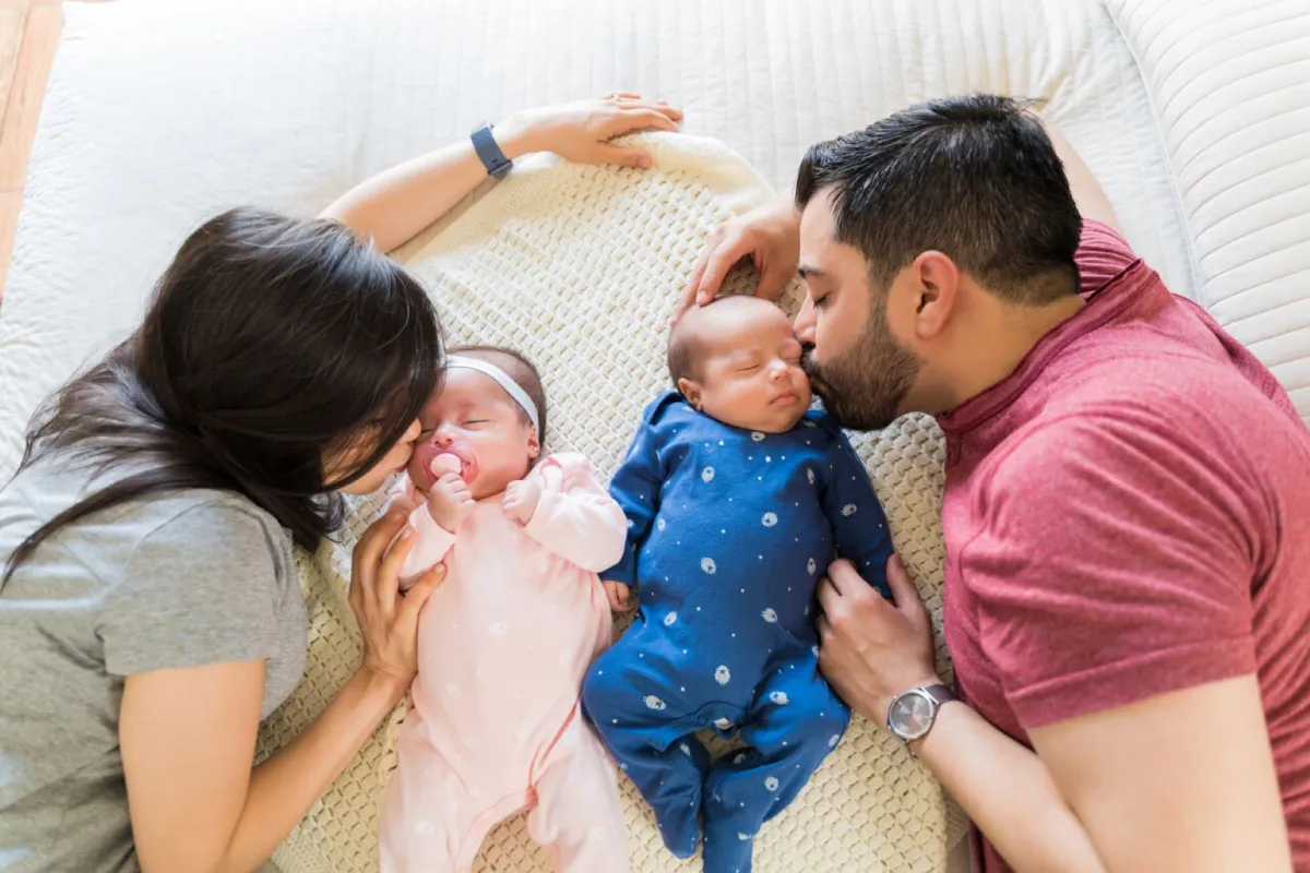 صورة لإنجاب التوائم