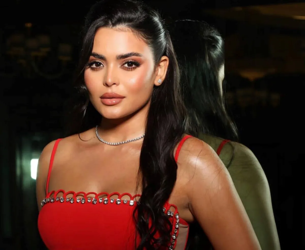 الصورة من صفحة أسماء جلال على الفيس بوك