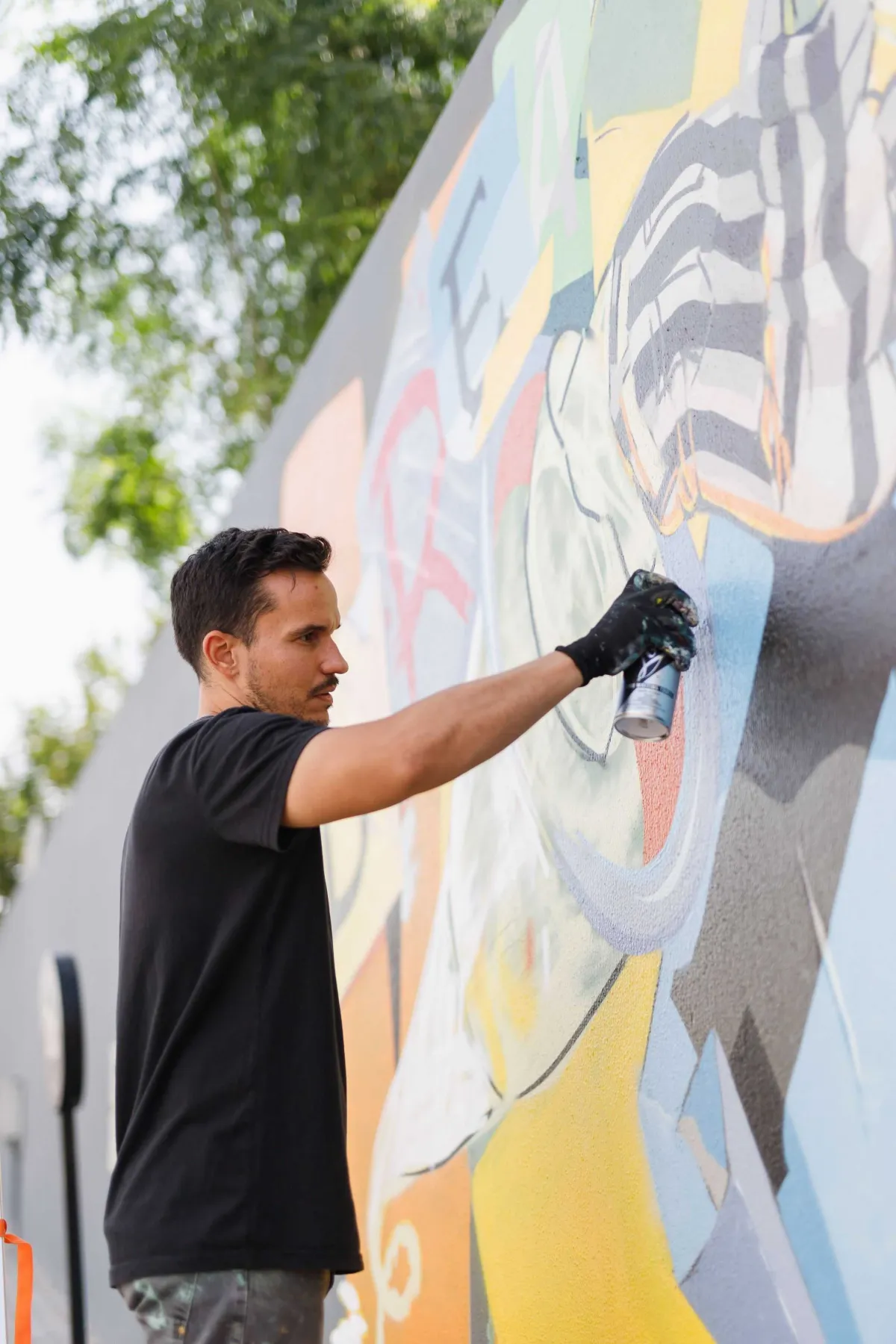 برنامج متنوع ومواهب استثنائية في مهرجان القوز للفنون 2024 بدبي