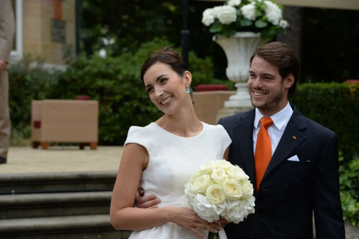 الأمير فيليكس وكلير في سان ماكسيمين لا سانت بوم، جنوب فرنسا.(Prince Felix and Claire in Saint-Maximin-La-Sainte-Baume, southern France.). مصدر الصورة: PATRIK STOLLARZ / AFP