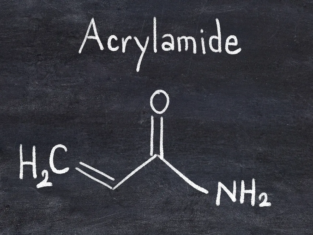 ما هي أَضرار مادة الأكريلاميد؟ وما هي البدائل عنها وفق طبيبة؟