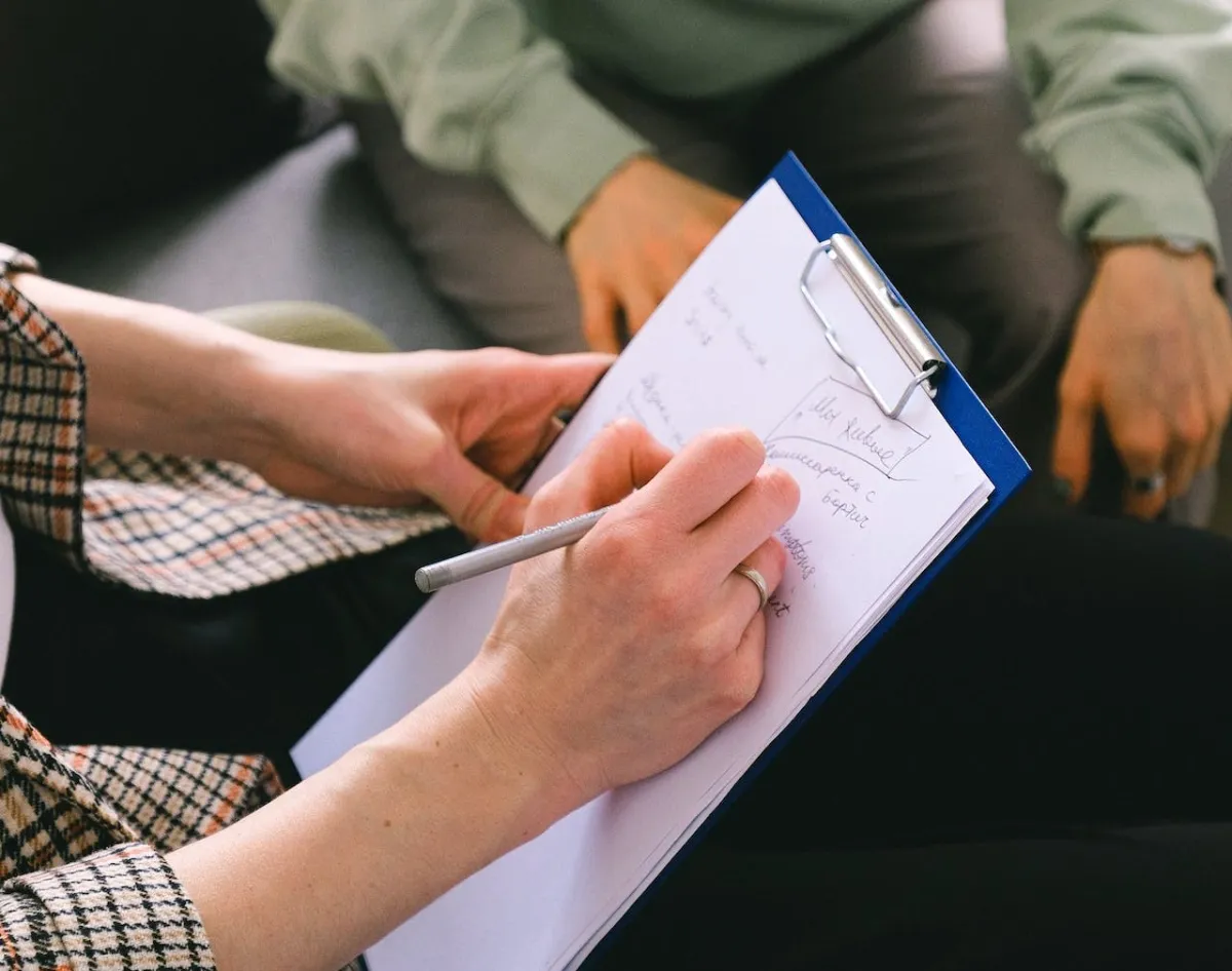 الفرق بين المرشد النفسي واللايف كوتش.. كبير جداً