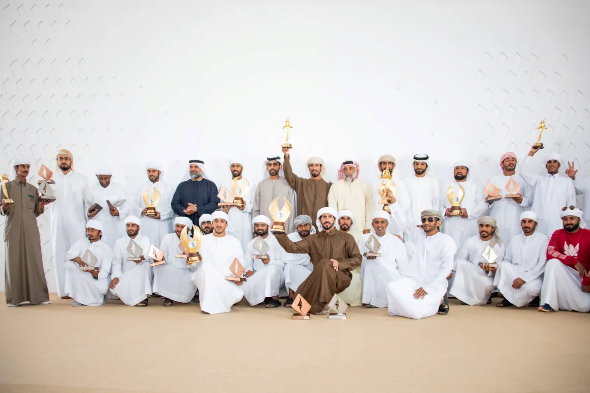مسك ختام بطولة فزاع للصيد بالصقور بتتويج أصحاب المراكز الأولى لمنافسات الشيوخ