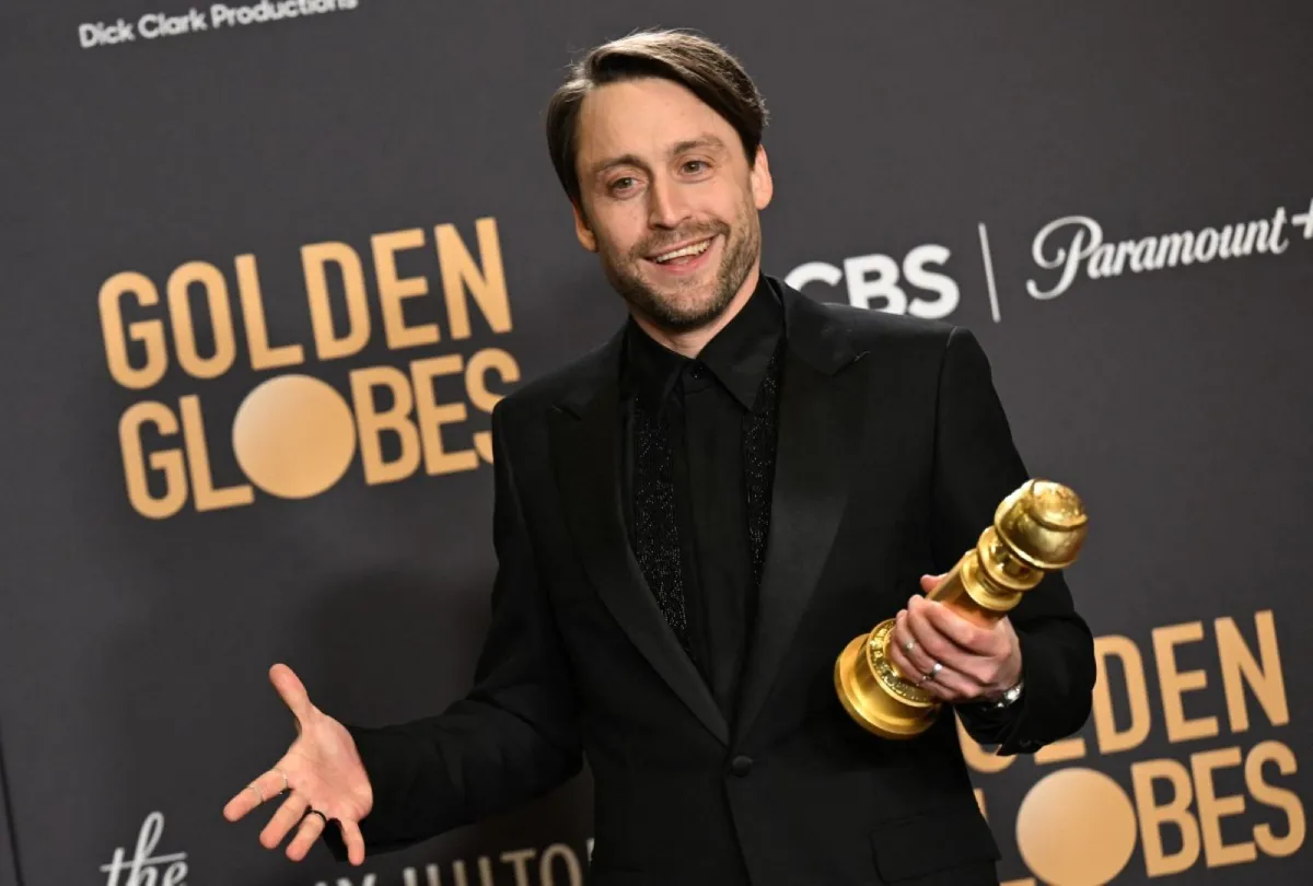 كيران كولكين في حفل توزيع جوائز غولدن غلوب (Kieran Culkin at Golden Globe Awards). مصدر الصورة:  Robyn BECK / AFP