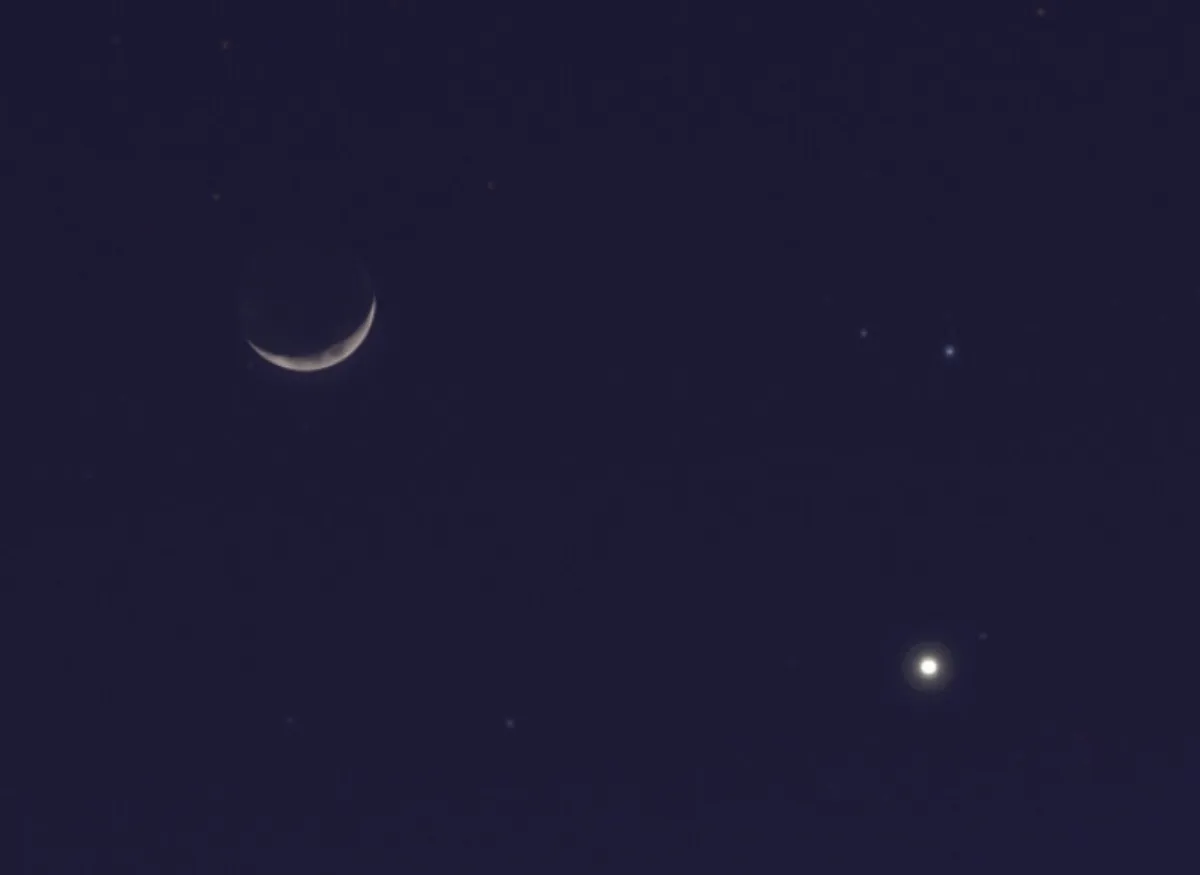 فلكية جدة: اقتران القمر بزحل ظاهراً في سماء السعودية مساء الأحد