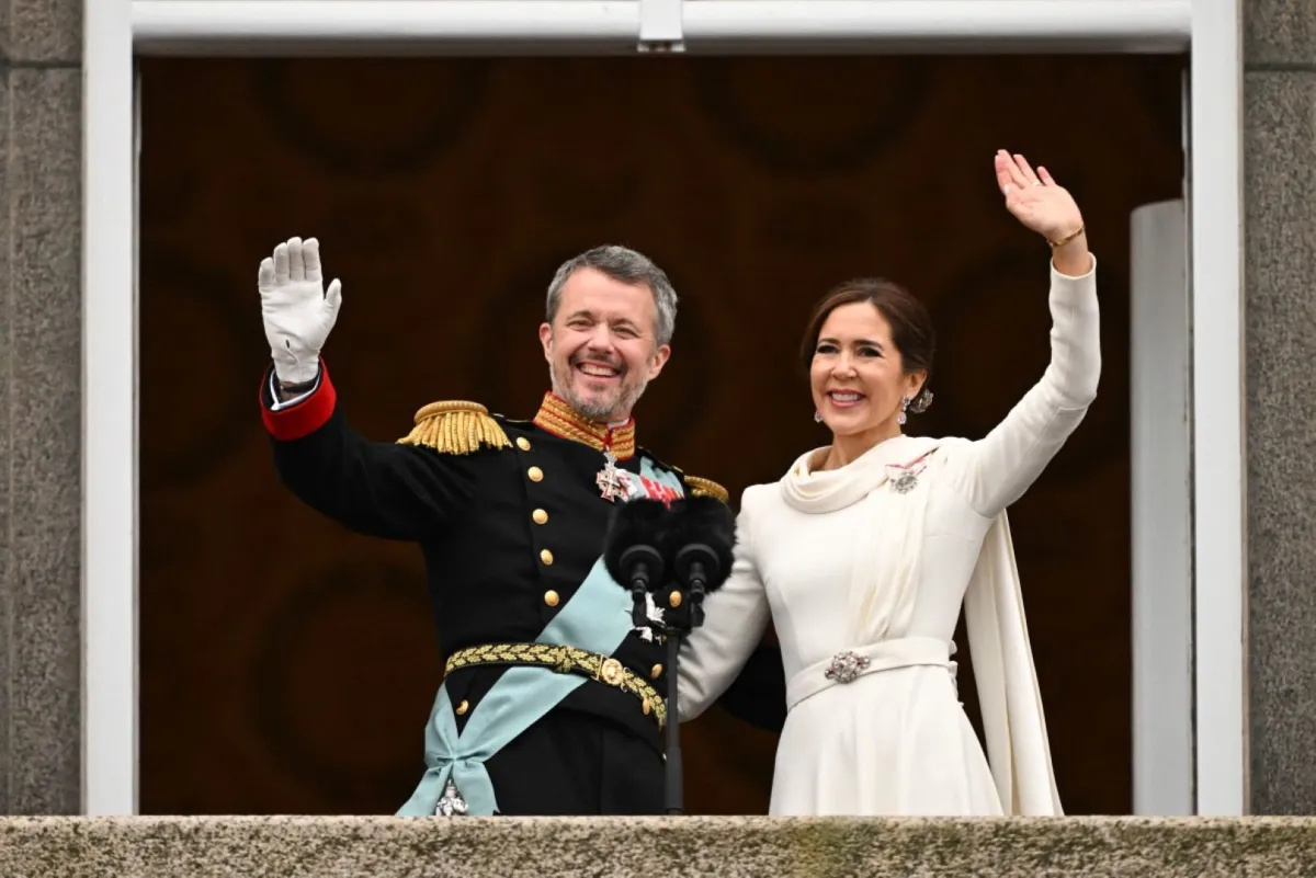 الملك فريدريك والملكة ماري في كوبنهاغن، الدنمارك (King Frederik X of Denmark and Queen Mary in Copenhagen, Denmark). مصدر الصورة: Jonathan NACKSTRAND / AFP