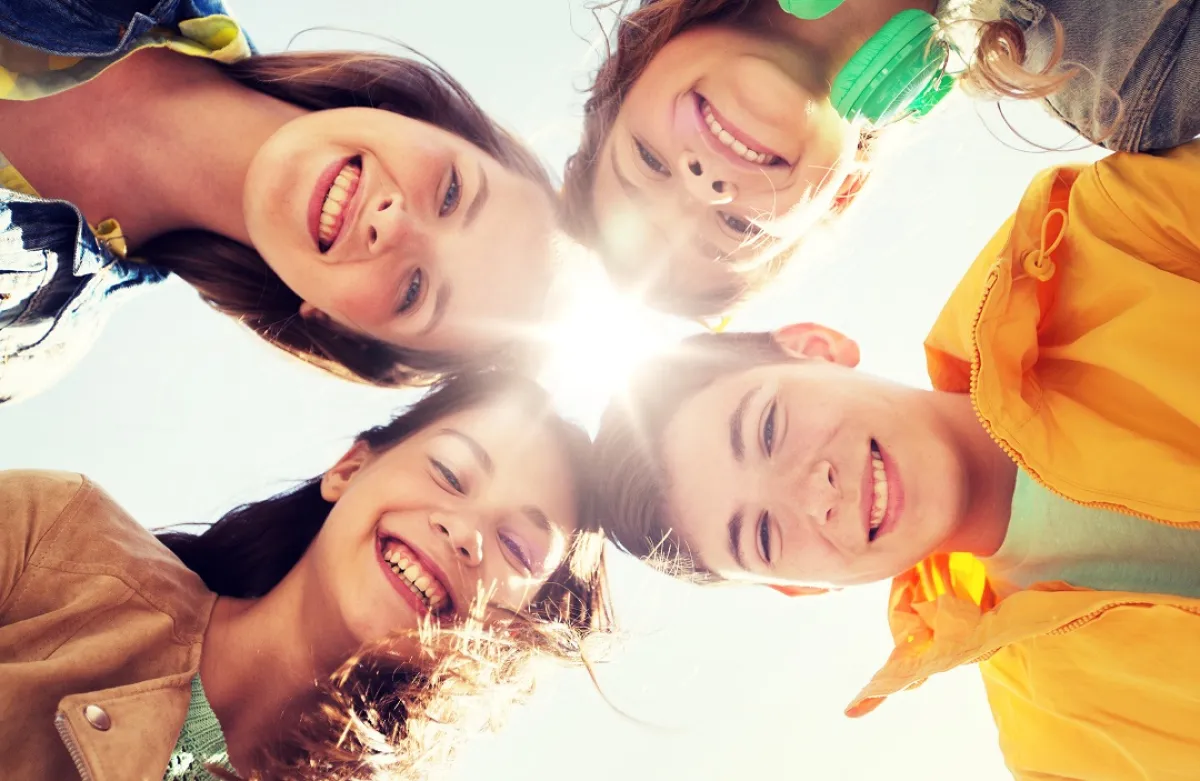 صورة تعبيرية للمراهقين