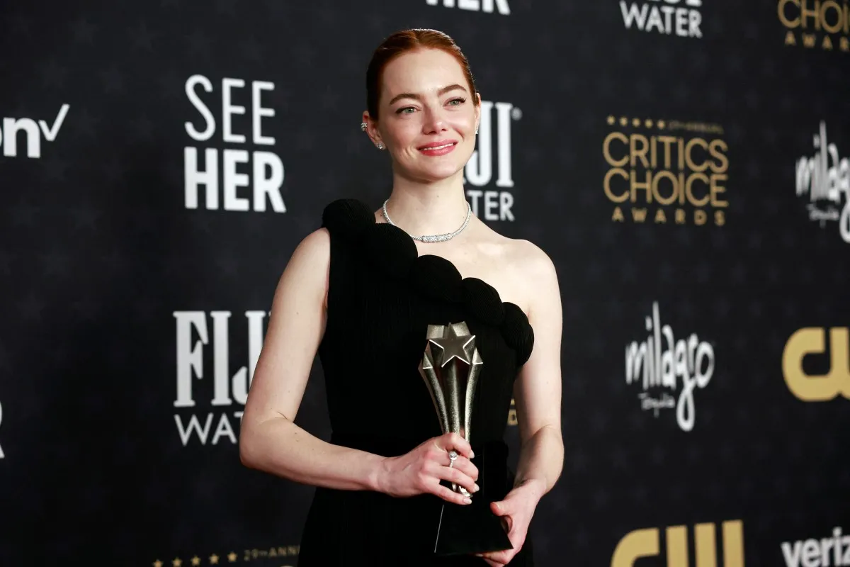 إيما ستون Emma Stone في حفل جوائز Critics Choice Awards (مصدر الصورة: Michael TRAN / AFP)