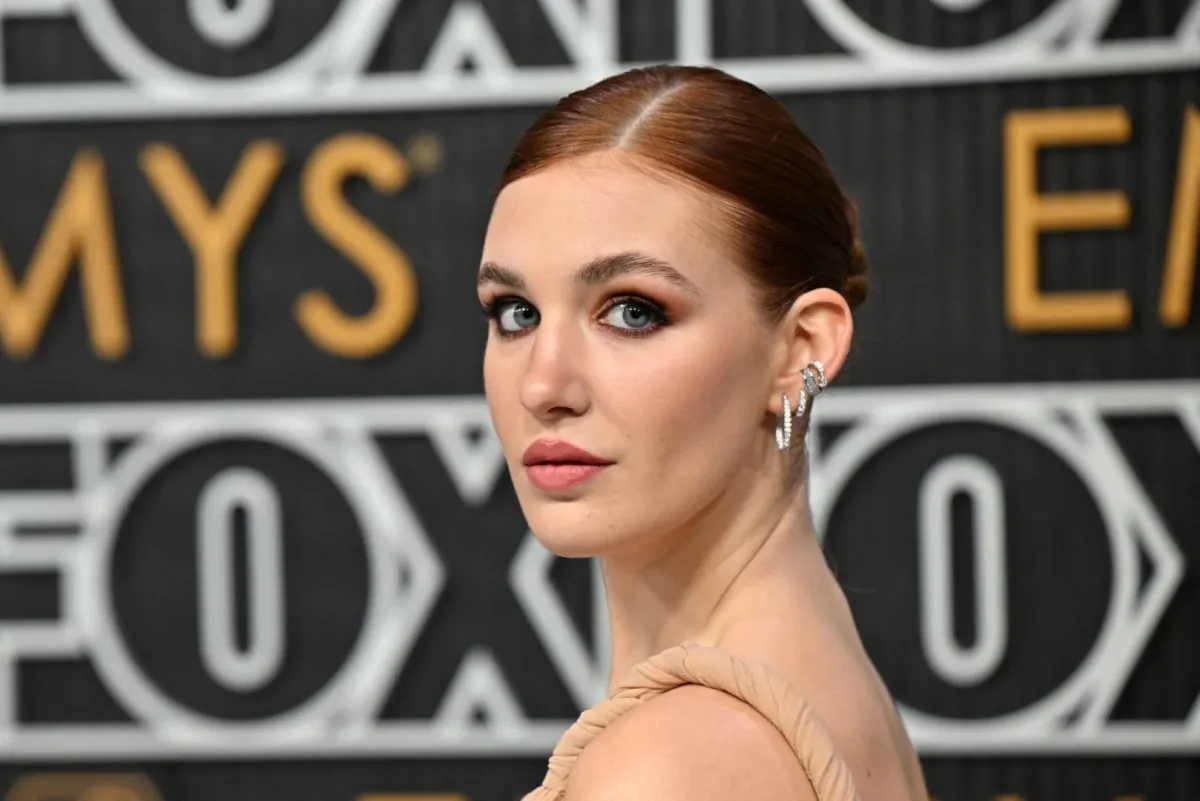 مكياج وتسريحات شعر النجمات في حفل جوائز إيمي 2023