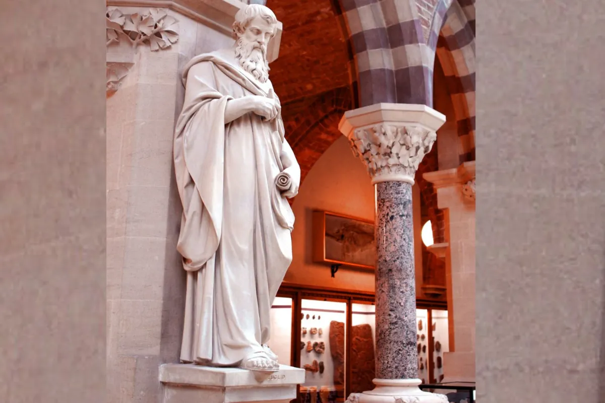 تمثال من الرخام لإقليدس أبوالهندسة في العصور الوسطى