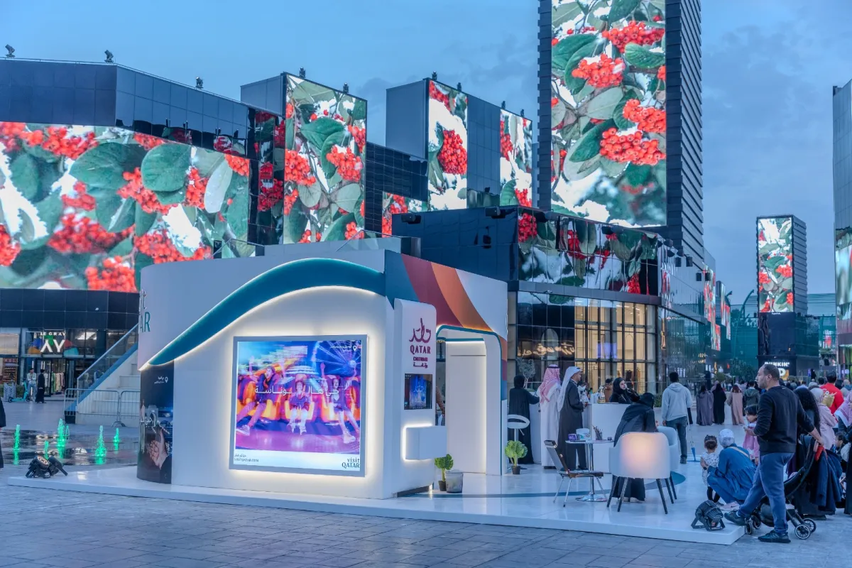 زوروا قطر تروج لـ"حياكم قطر" في بوليفارد الرياض.  الصورة من العلاقات العامة لسياحة قطر
