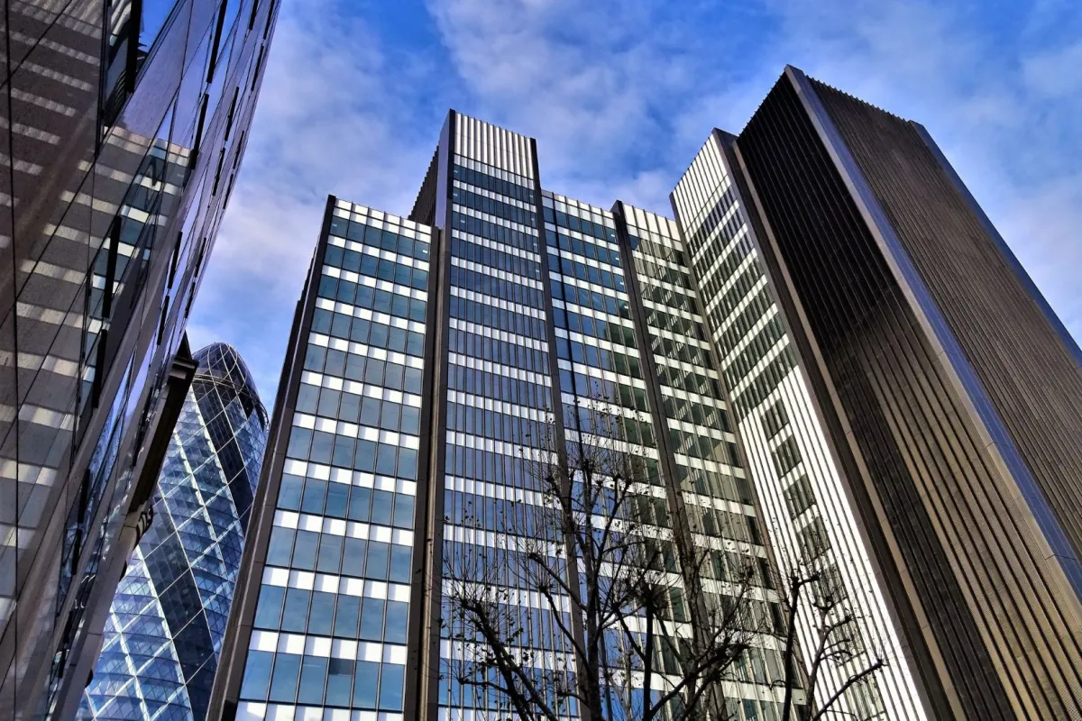 فروق جوهرية بين الشركات التجارية والمدنية "الصورة من Adobestock"