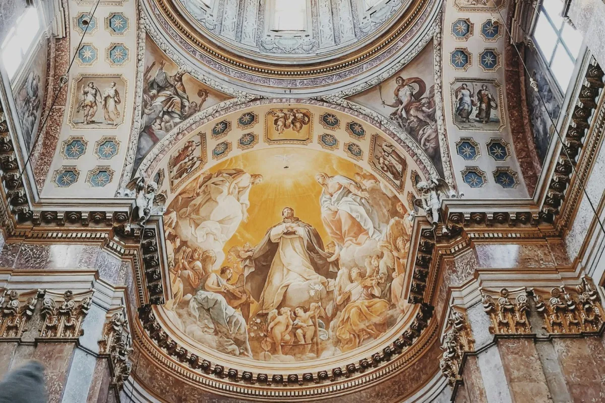 قبة مبنى ديني أثري على طراز الباروك