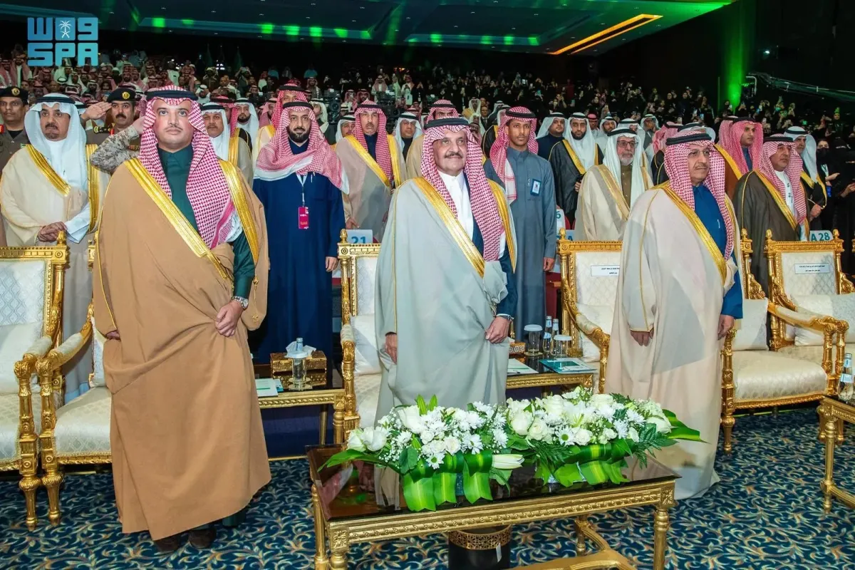 أمير المنطقة الشرقية يرعى احتفال جامعة الملك فيصل بمناسبة مرور 50 عامًا على تأسيسها.