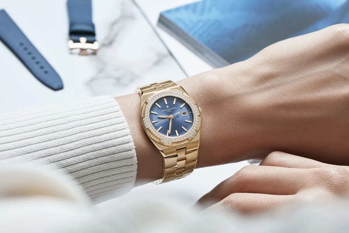 أول أوڤرسيز كوارتز 33 مم ذهبي وردي مع سوار قابل للتعديل للتبديل