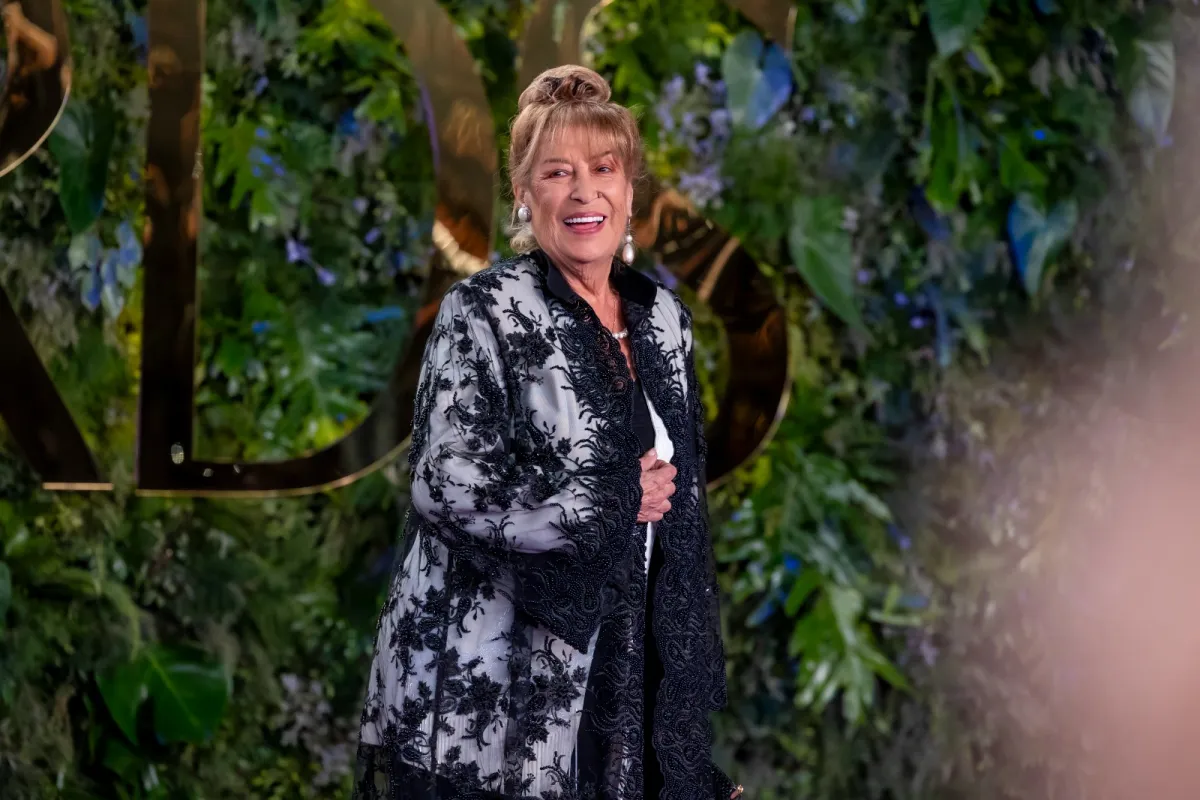 منى واصف - الصورة من المكتب الاعلامي لـ MBC