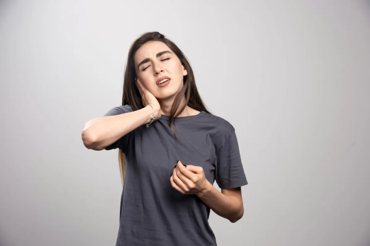 ألم الأذن أثناء البلع قد يكون ناتجاً من عدوى في الحلق